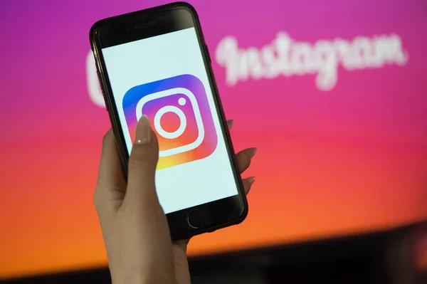 The Pros and Cons of Using Instagram Viewer Software