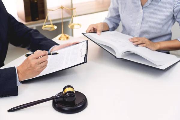 How Personal Injury Attorneys Evaluate Settlement Offers